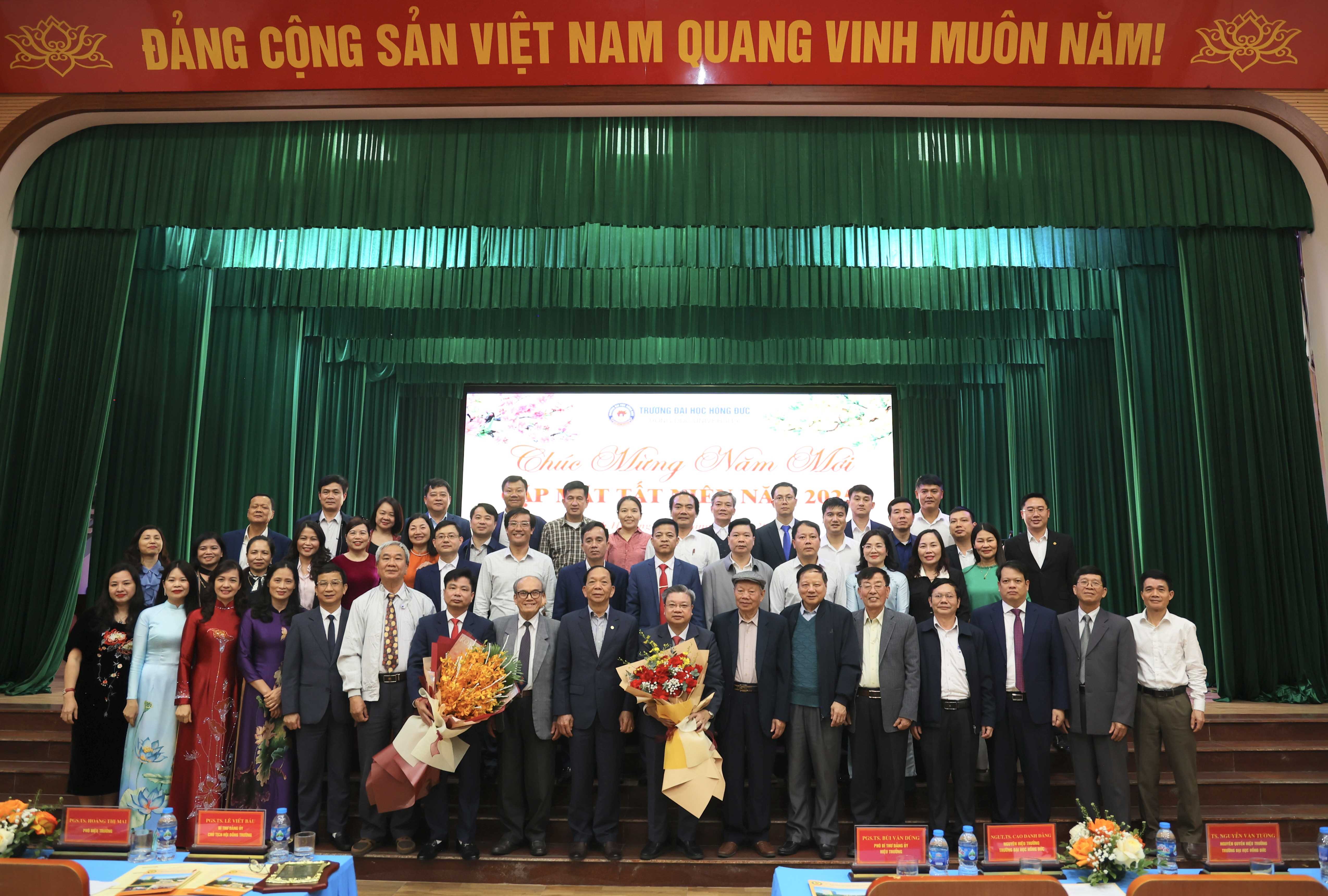 Trường Đại học học Hồng Đức vững vàng đi tới, sẵn sàng tâm thế bước vào kỷ nguyên mới